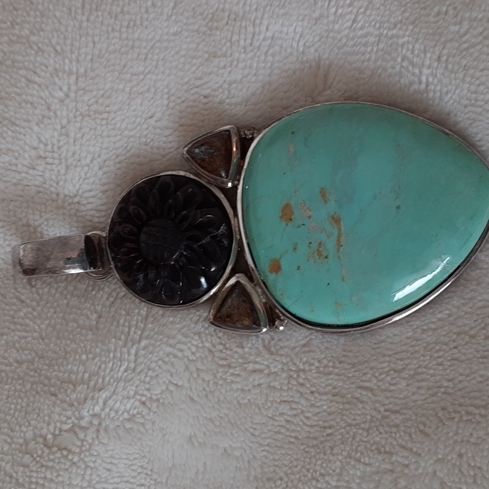 Turquoise necklace - Picture 2 of 3